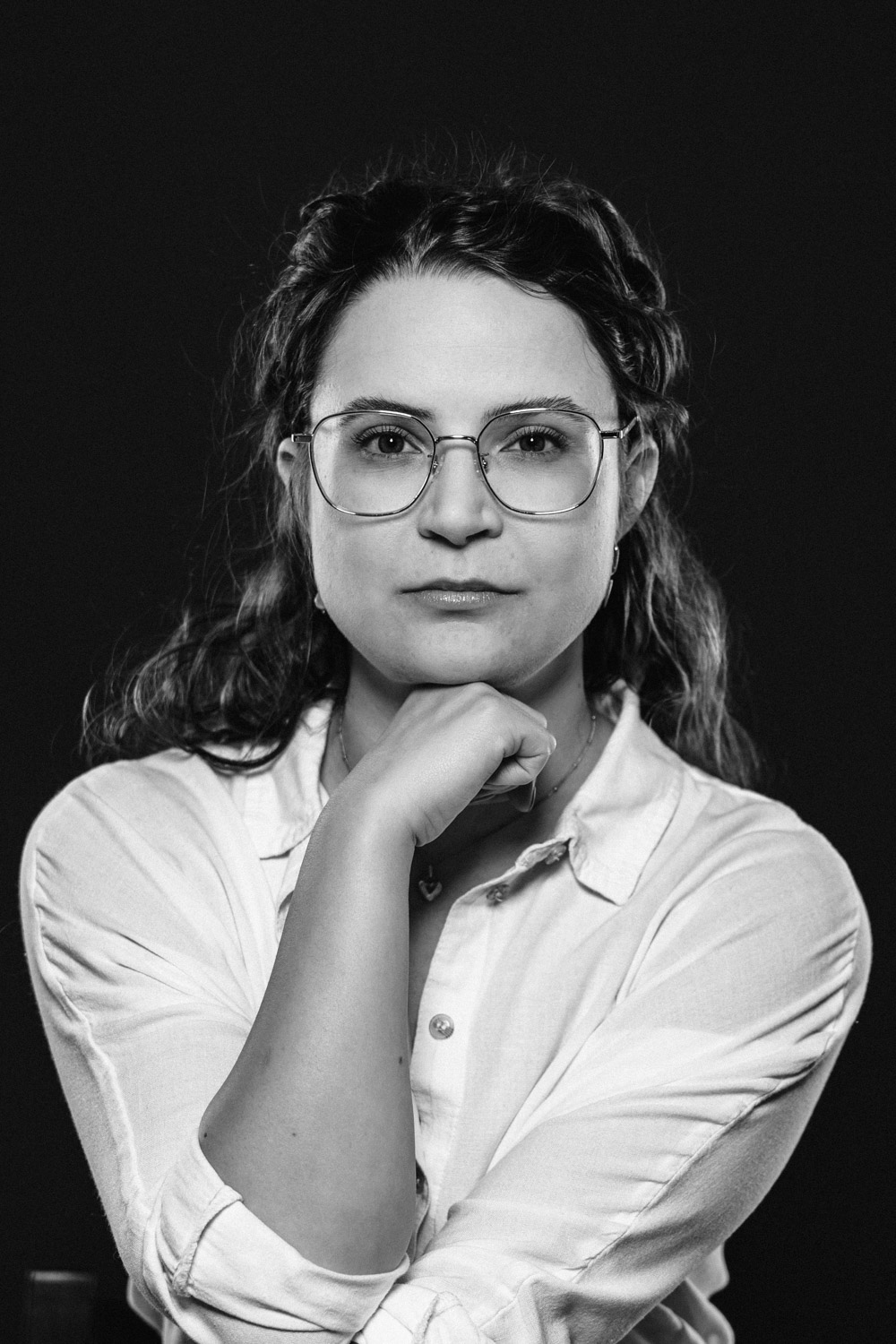 Charakterstarkes Businessporträt im Fotostudio Aschaffenburg in Schwarzweiß