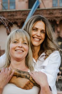 Verliebtes Paar beim Fotoshooting in Aschaffenburgs Altstadt