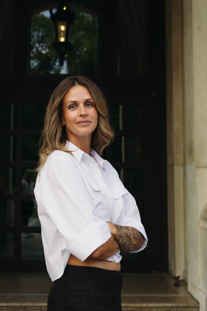 Porträt einer Frau beim professionellen Fotoshooting in Aschaffenburg