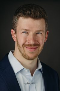 Professionelles Businessporträt eines Mannes im Studio – Fotograf Aschaffenburg